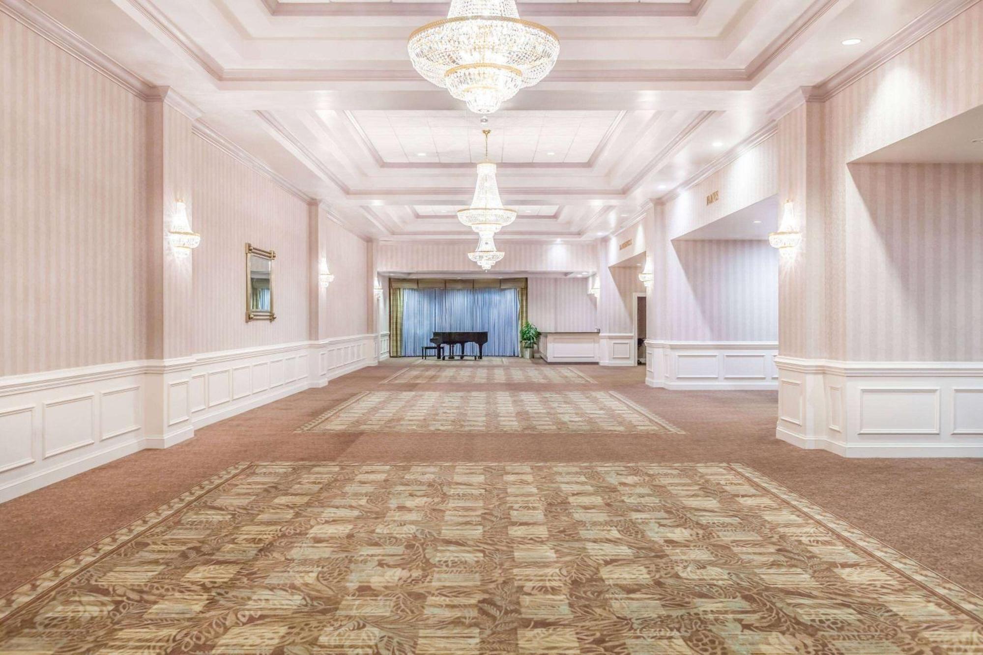 Wyndham Virginia Beach Oceanfront Bagian luar foto